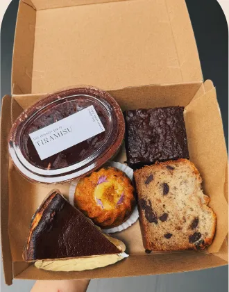 Flash box: assorted cakes