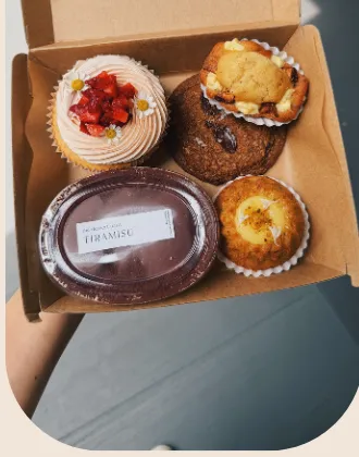 Flash box: madeleines and brownies